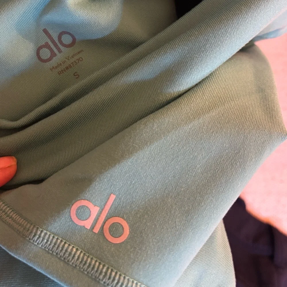 Alo Yoga✨High Waist Biker Short 7” Airsoft✨Blue Splash✨LIKE NEW✨Size small - Picture 8 of 11